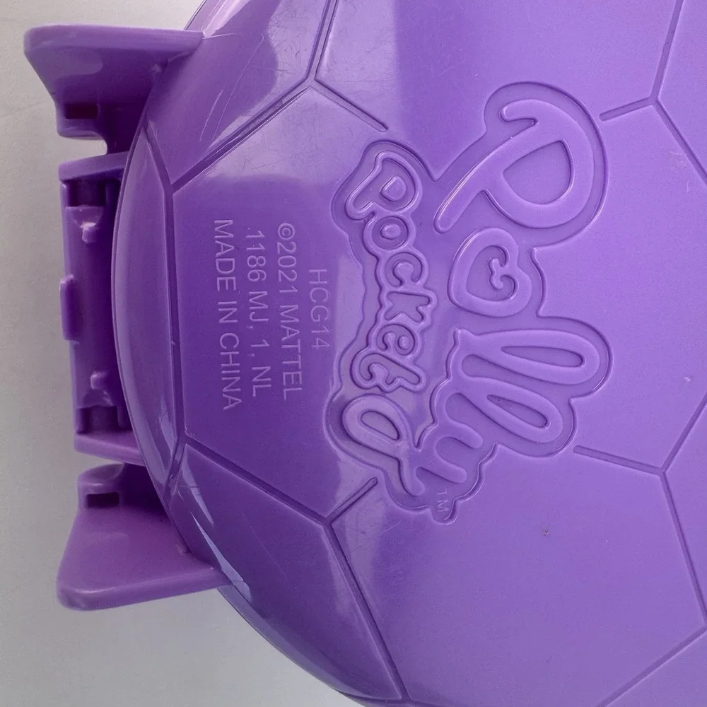 Mattel POLLY POCKET Pocket World Outdoor‎ Sports Purple Soccer Ball Case Figure